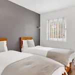 Enquies London Stadium Guesthouse